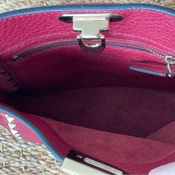 VALENTINO. Valentino Garavani Rockstud Small leather shoulder bag. Rosso. - Picture 14 of 16